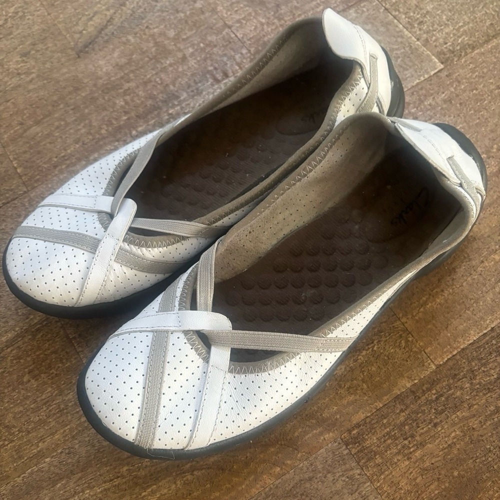 Clarks Women's P-Berry Loafer Flat‎ White & Grey Shoes  - Size 5.5